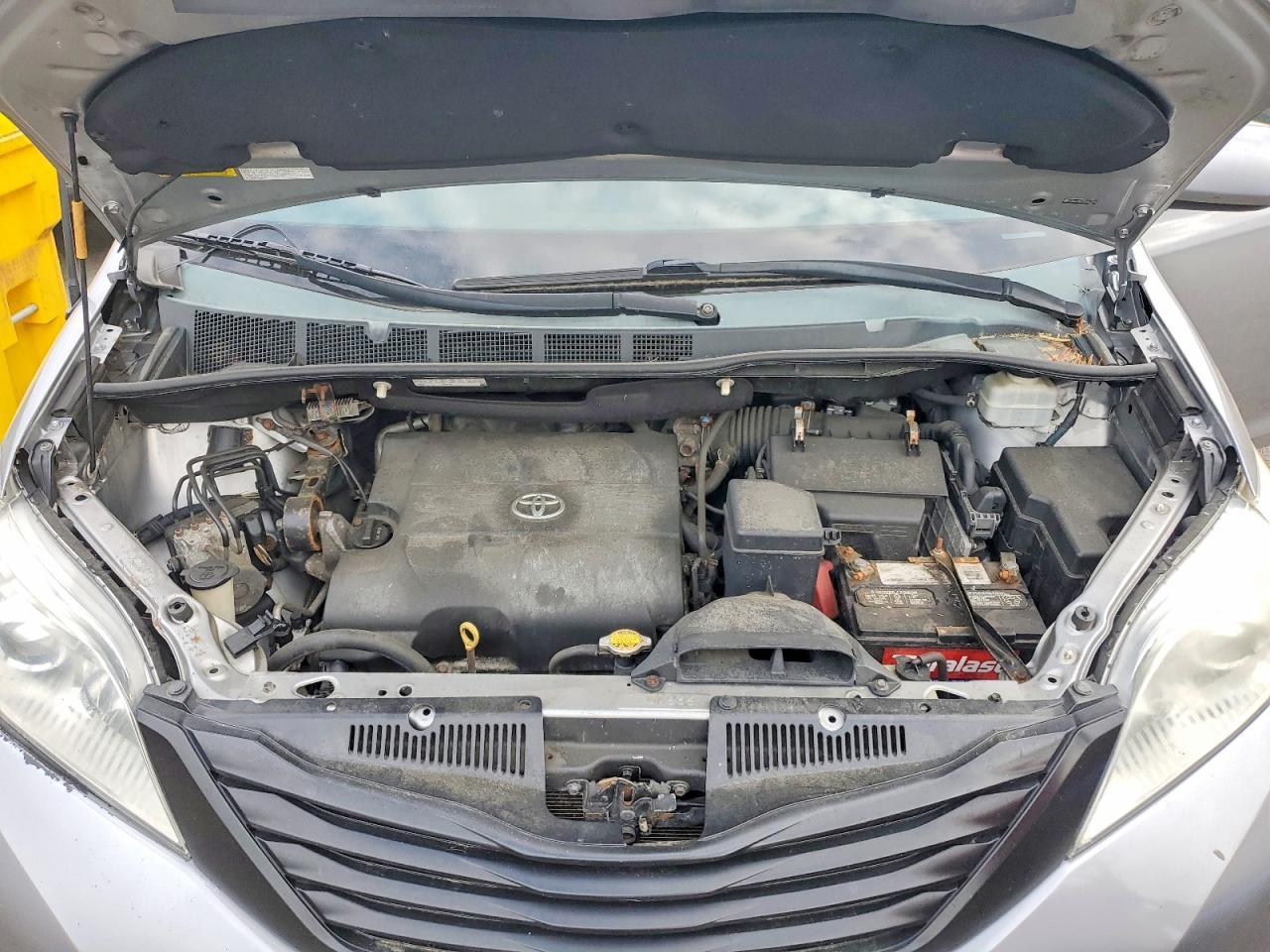 TOYOTA SIENNA