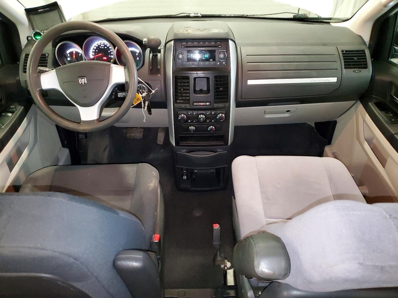 2010 DODGE GRAND CARAVAN — фото 8