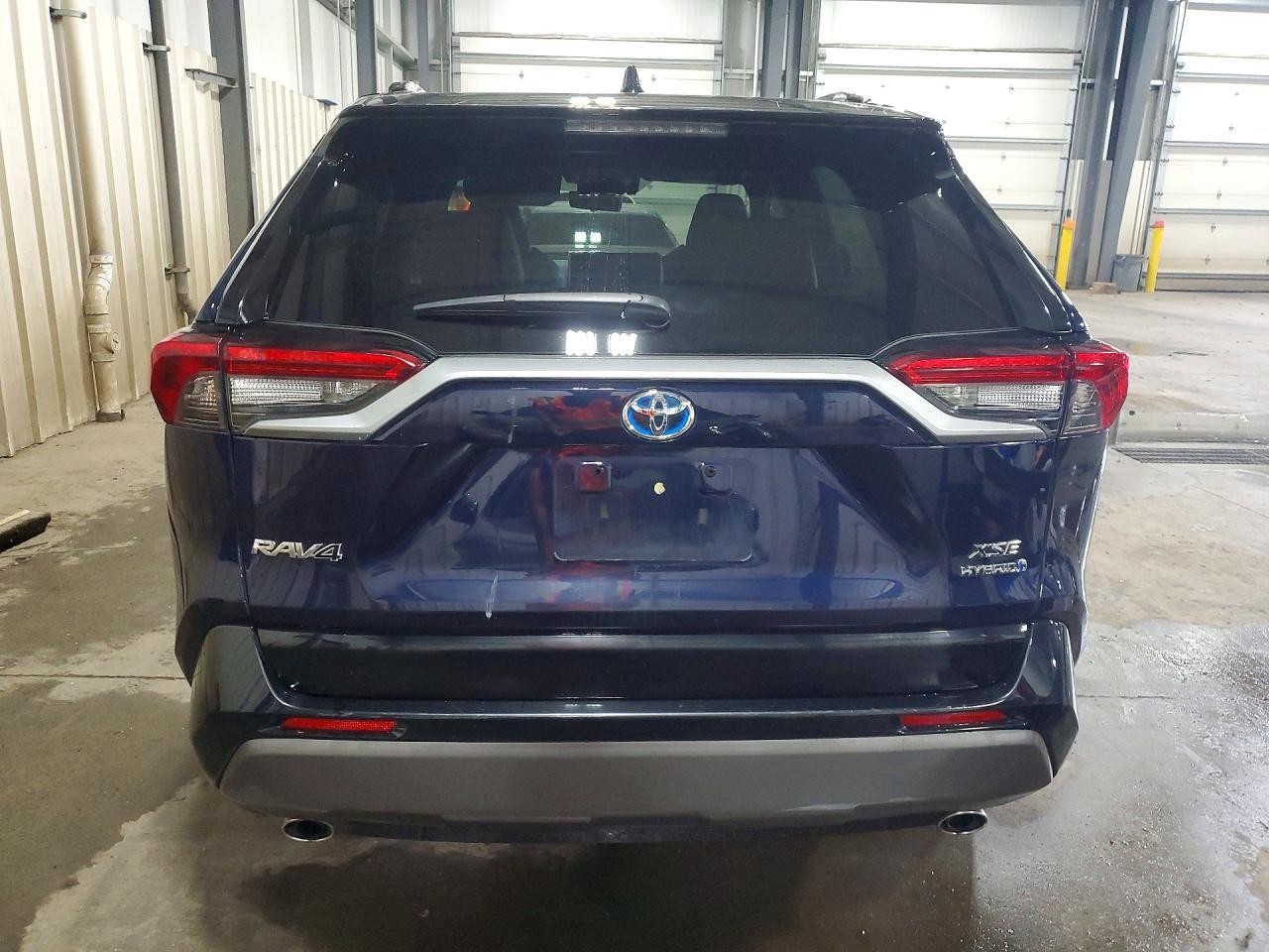 2019 TOYOTA RAV4 HYBRID — фото 6