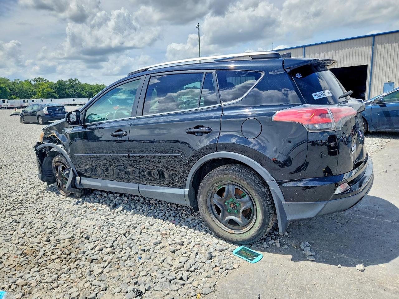 2017 TOYOTA RAV4 — фото 2