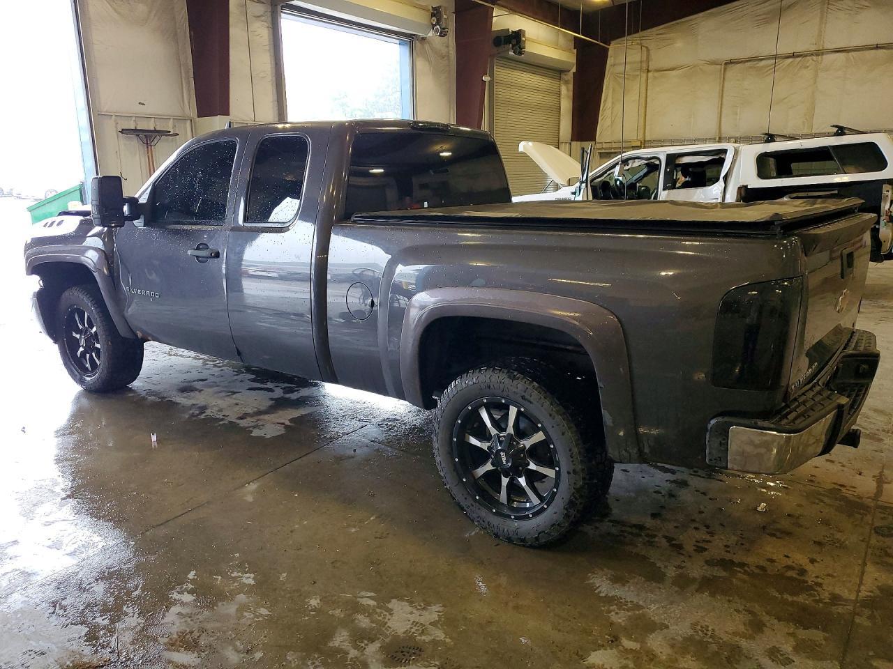 2011 CHEVROLET SILVERADO 1500 — фото 2