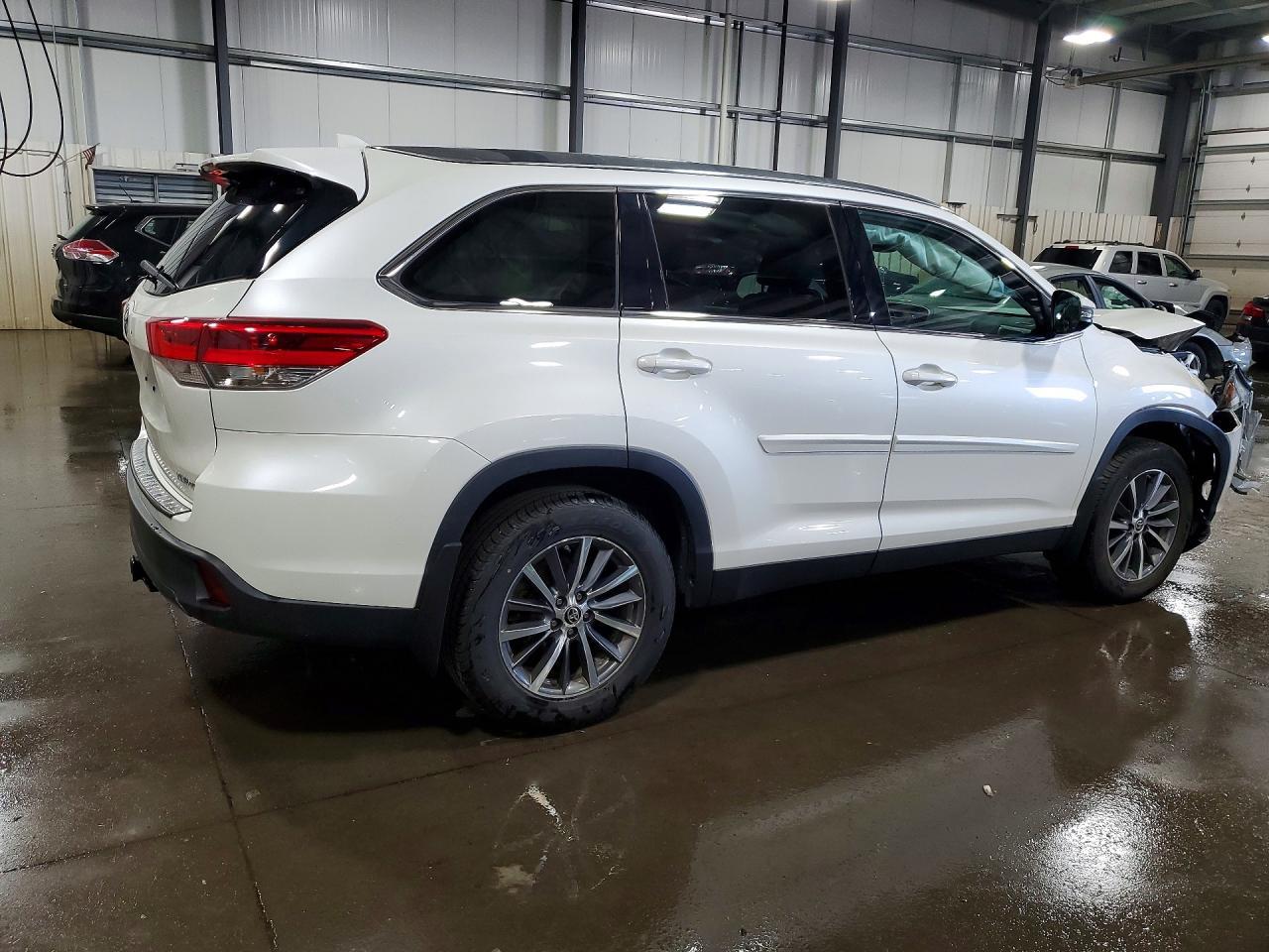 2019 TOYOTA HIGHLANDER — фото 3