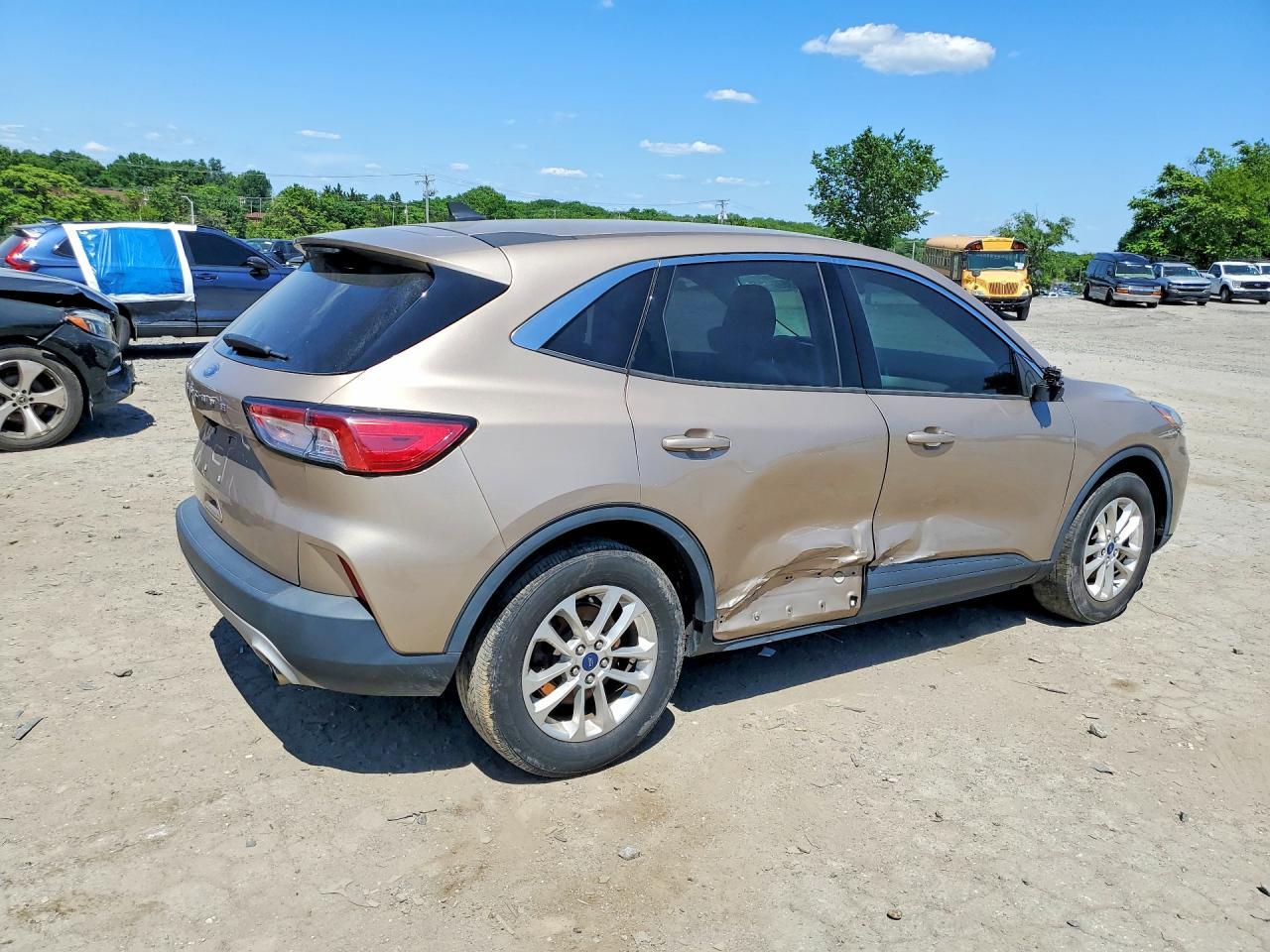 2021 FORD ESCAPE — фото 3