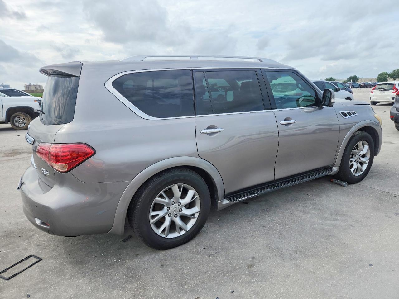 INFINITI QX56