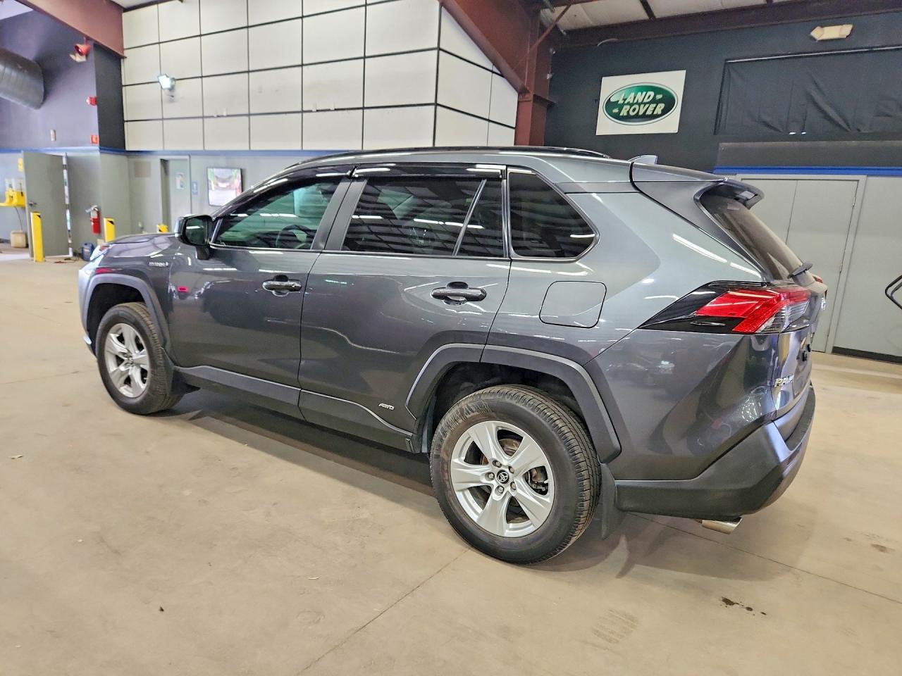 2021 TOYOTA RAV4 HYBRID — фото 2