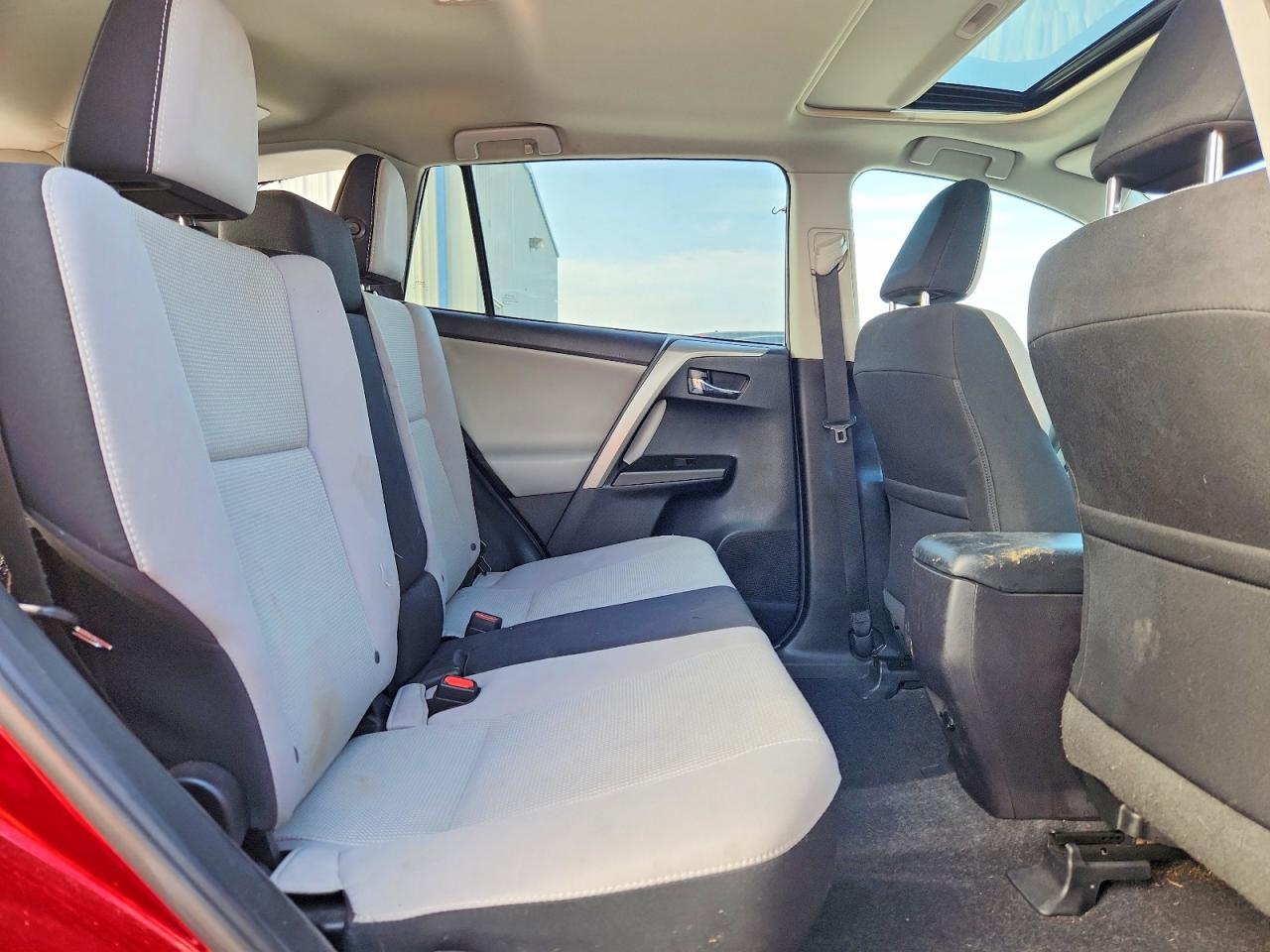 2018 TOYOTA RAV4 — фото 11