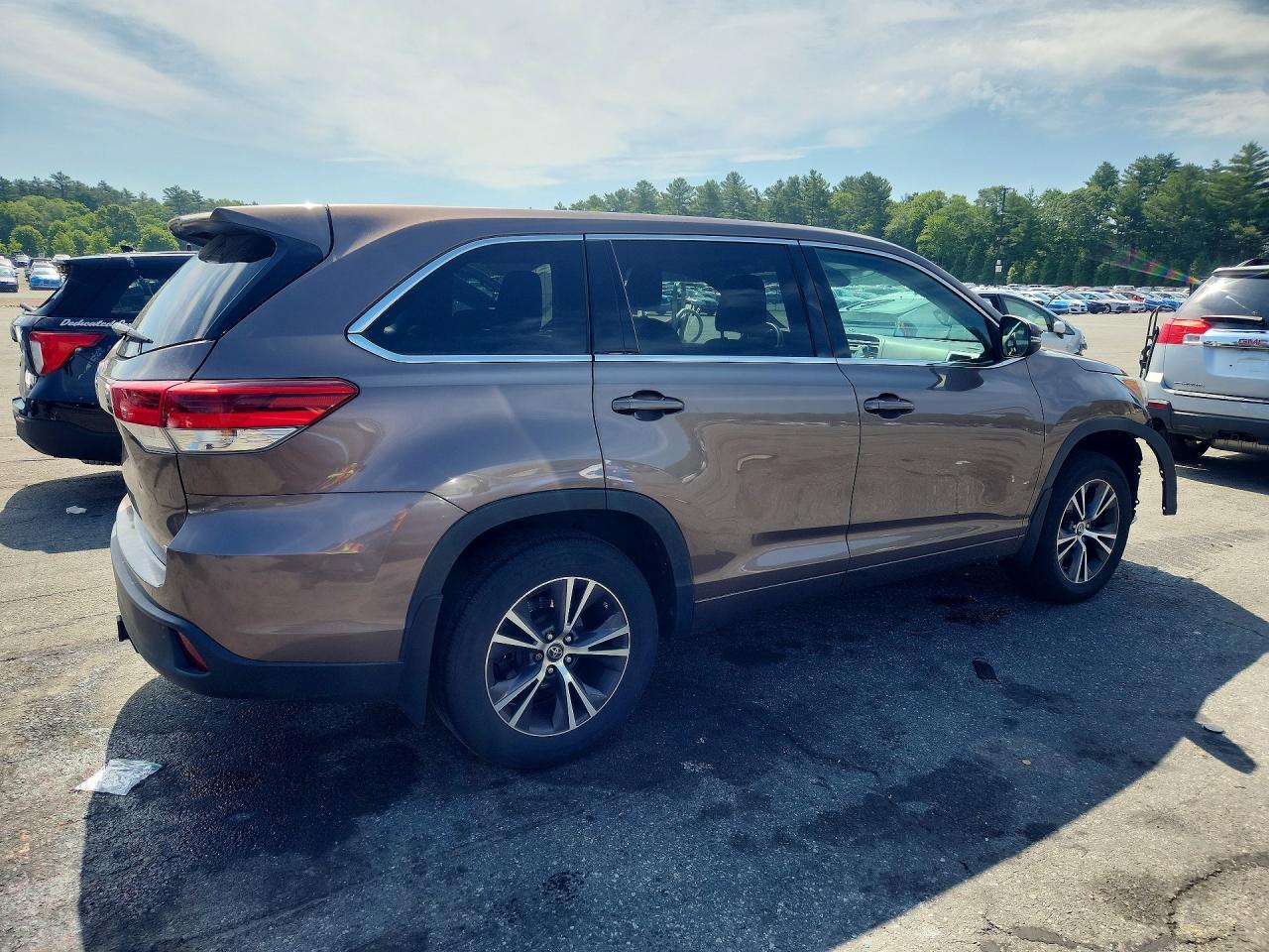 2017 TOYOTA HIGHLANDER — фото 3