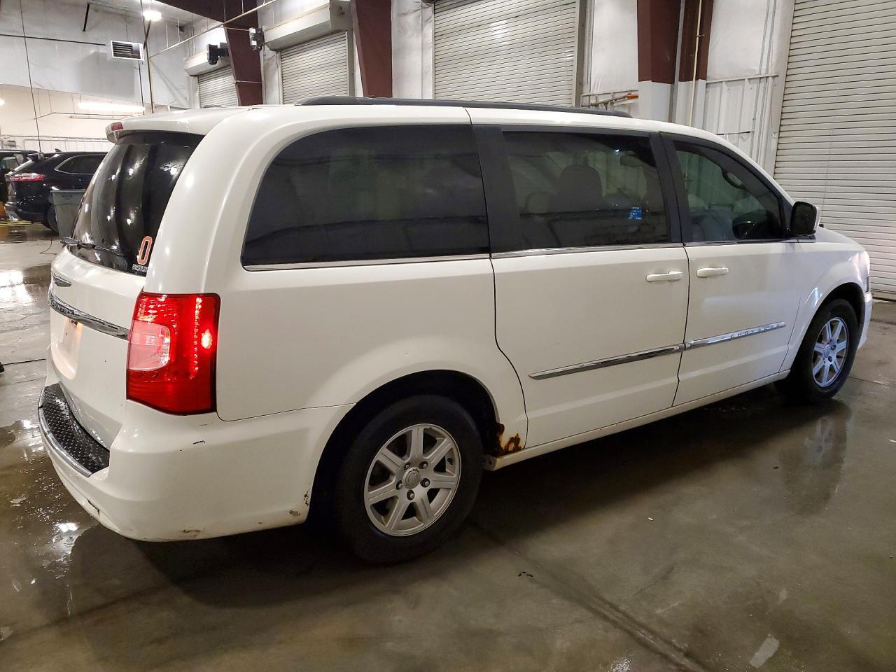2013 CHRYSLER TOWN & COUNTRY — фото 3