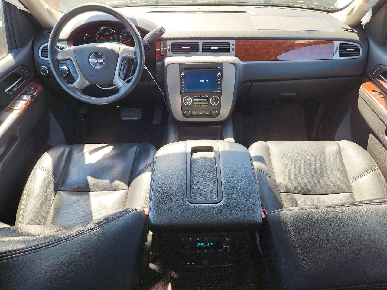 2011 GMC YUKON — фото 8