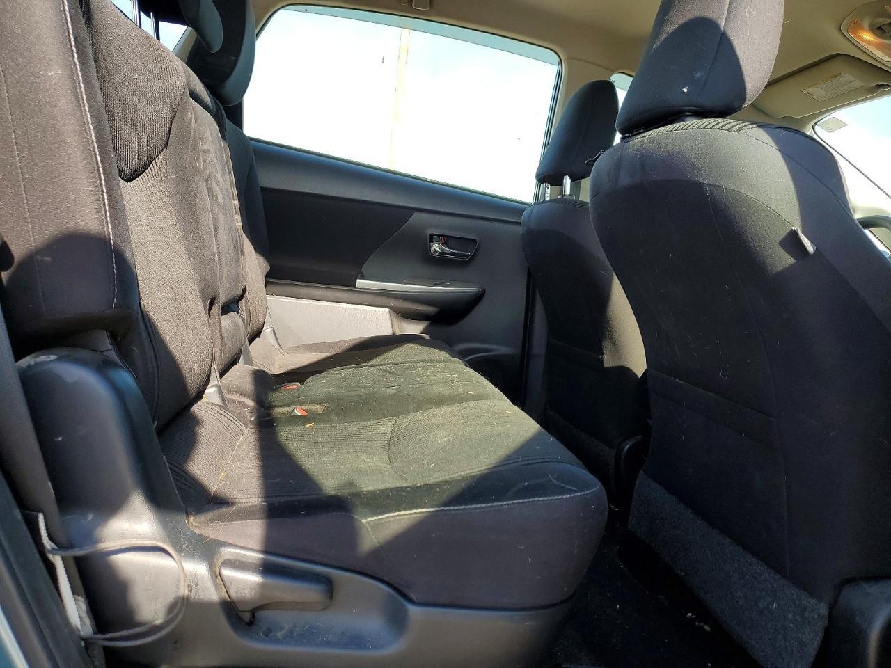 2016 TOYOTA PRIUS V — фото 11