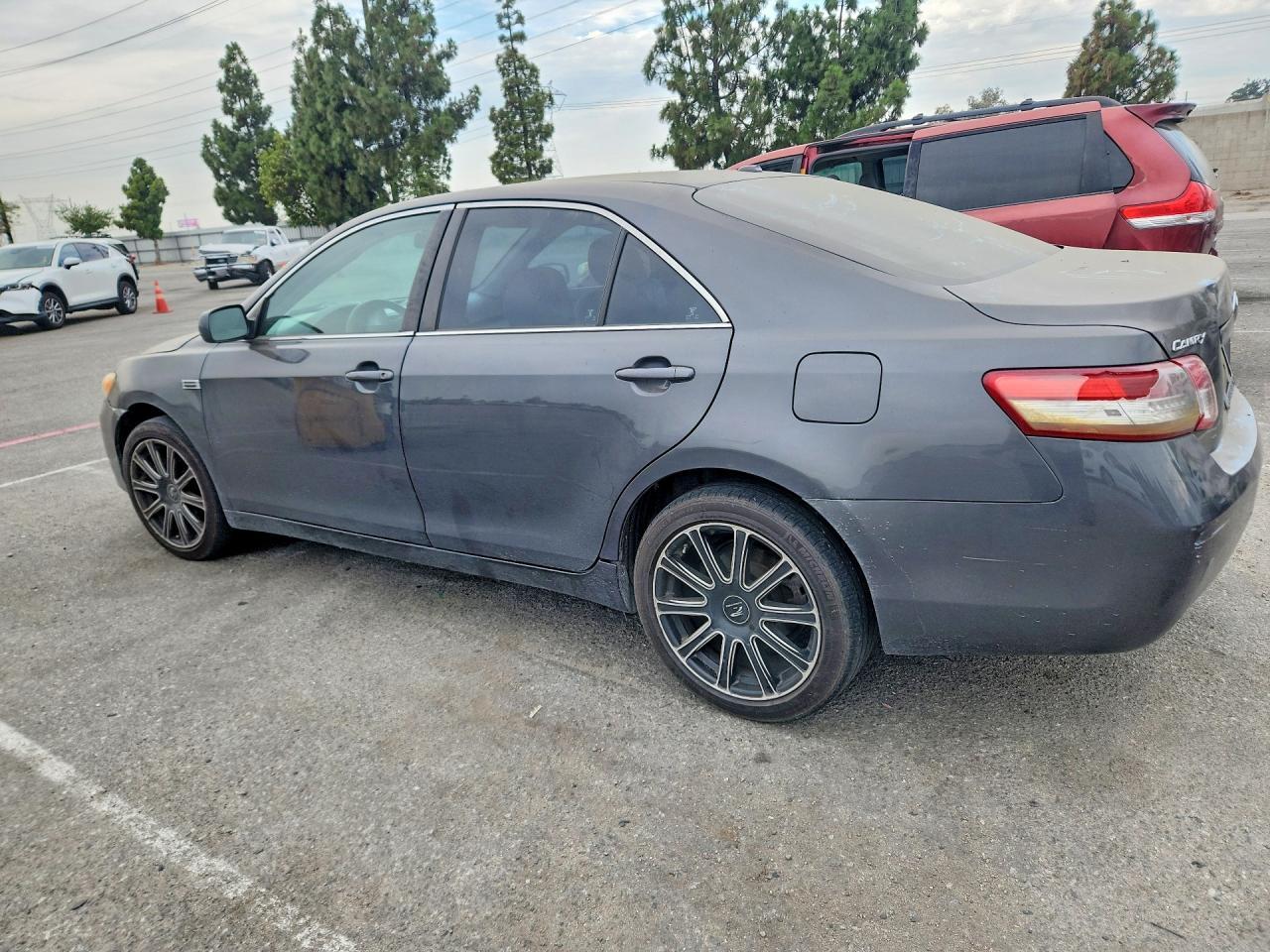 2011 TOYOTA CAMRY — фото 2