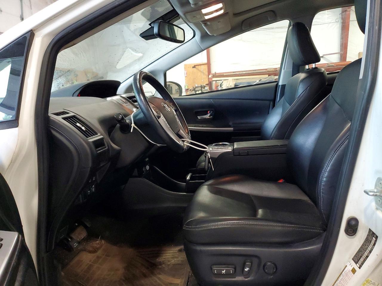2016 TOYOTA PRIUS V — фото 7