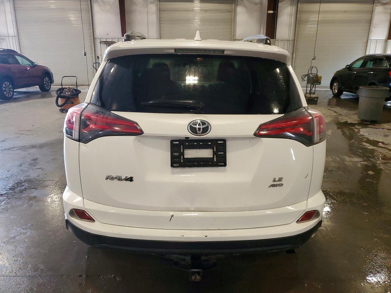 2018 TOYOTA RAV4 — фото 6