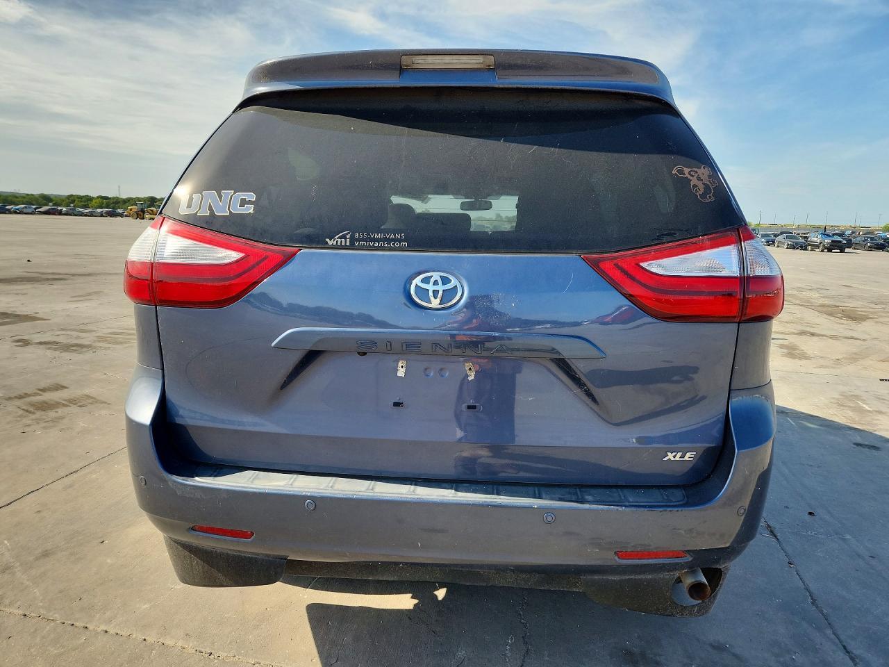 2017 TOYOTA SIENNA — фото 6