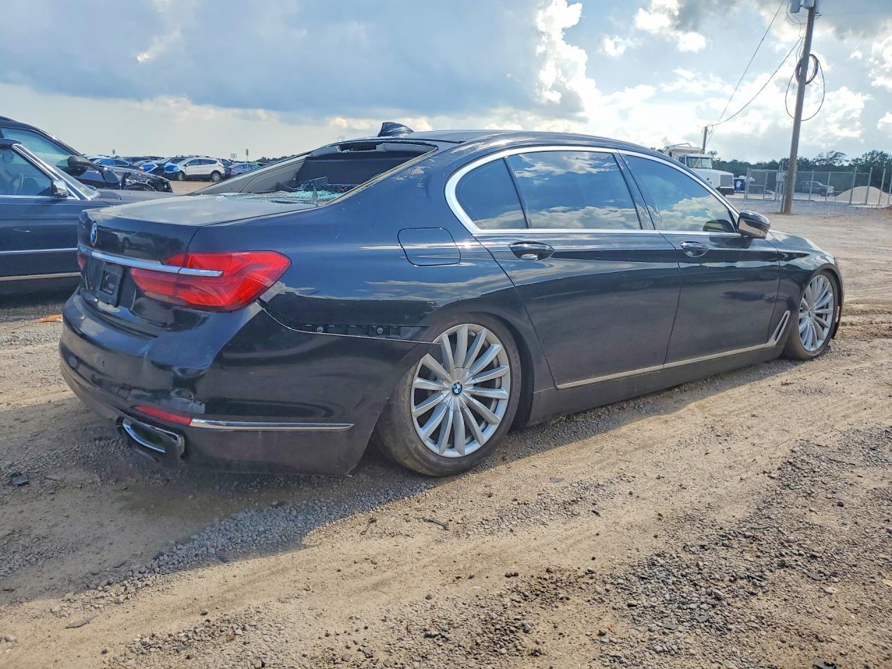 2017 BMW 7 SERIES — фото 3