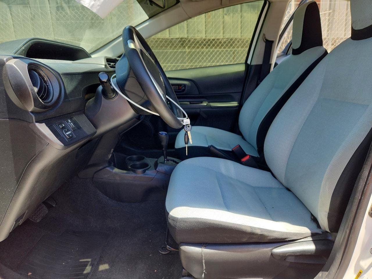 2016 TOYOTA PRIUS C — фото 7
