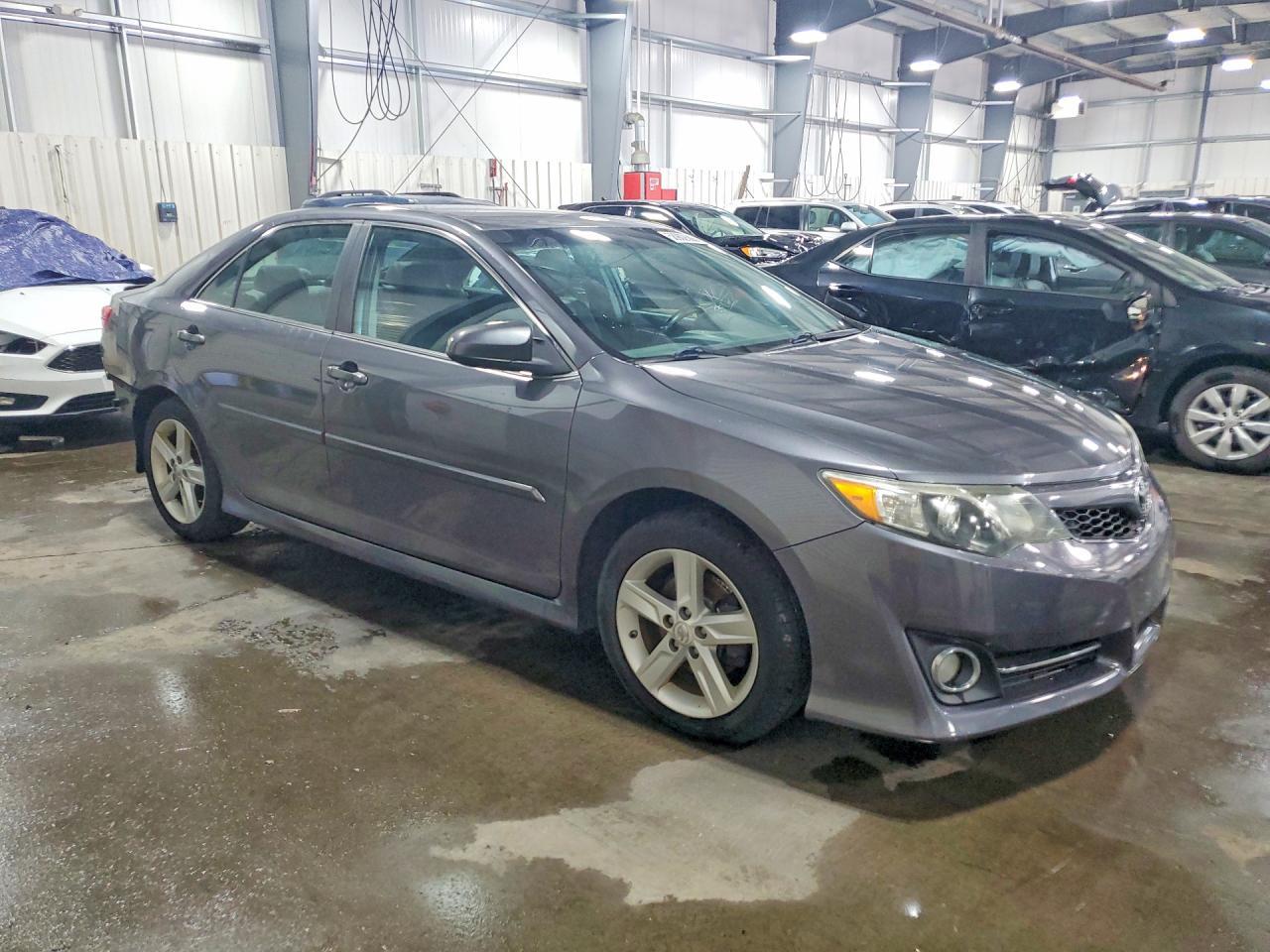 2013 TOYOTA CAMRY — фото 4