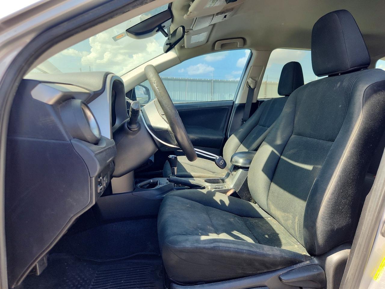 2017 TOYOTA RAV4 — фото 7