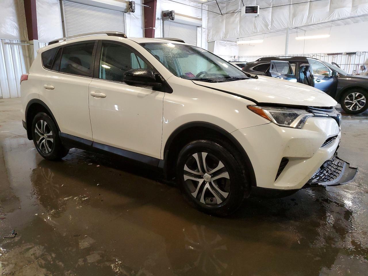2018 TOYOTA RAV4 — фото 4
