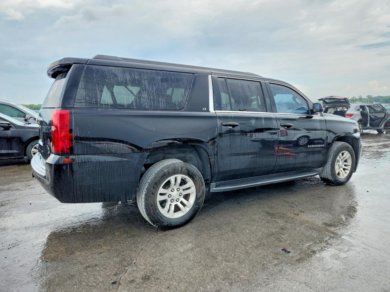 2017 CHEVROLET SUBURBAN — фото 3