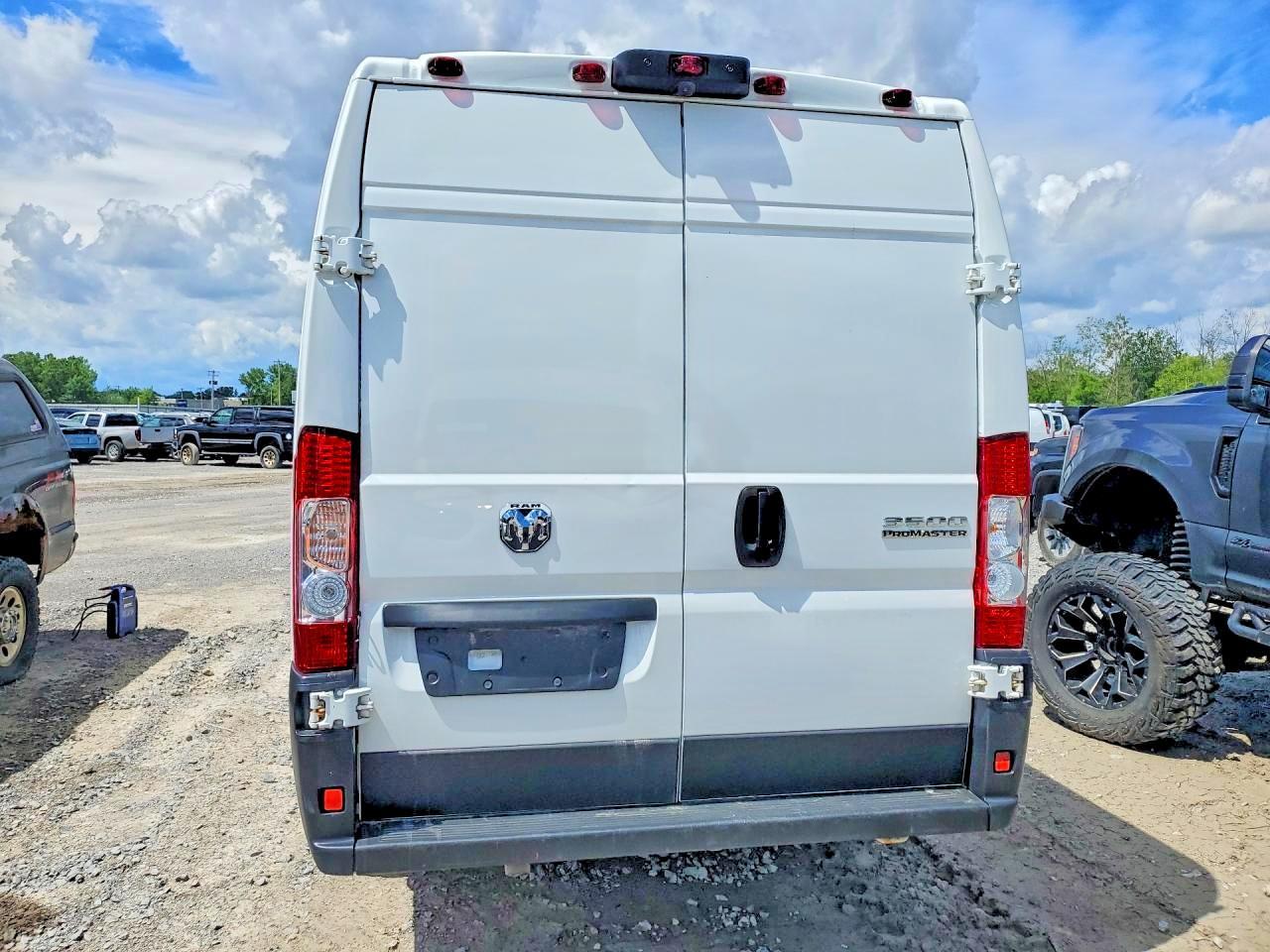 2025 RAM PROMASTER 3500 — фото 6