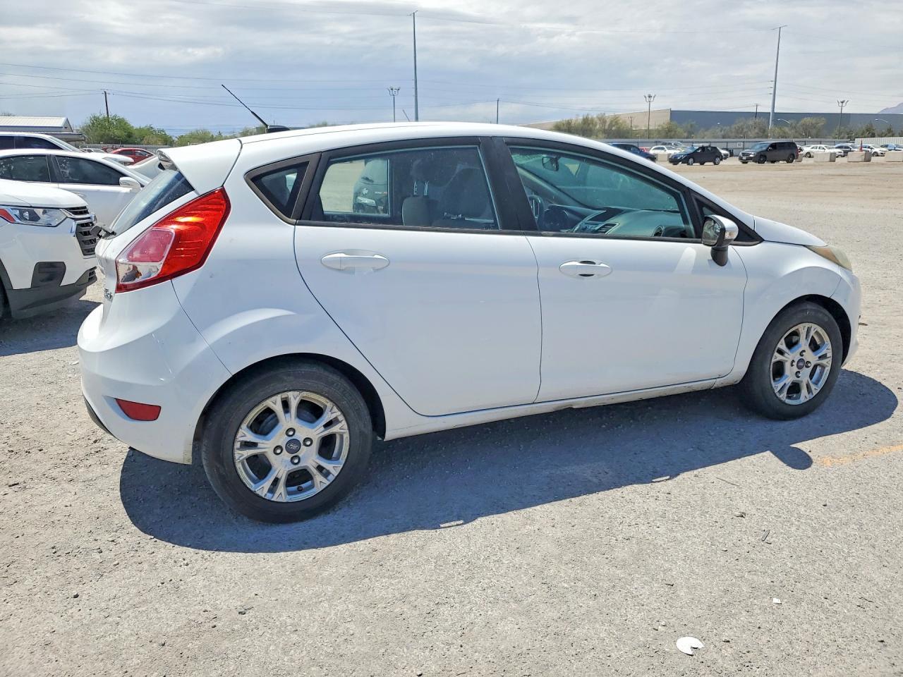 2015 FORD FIESTA — фото 3
