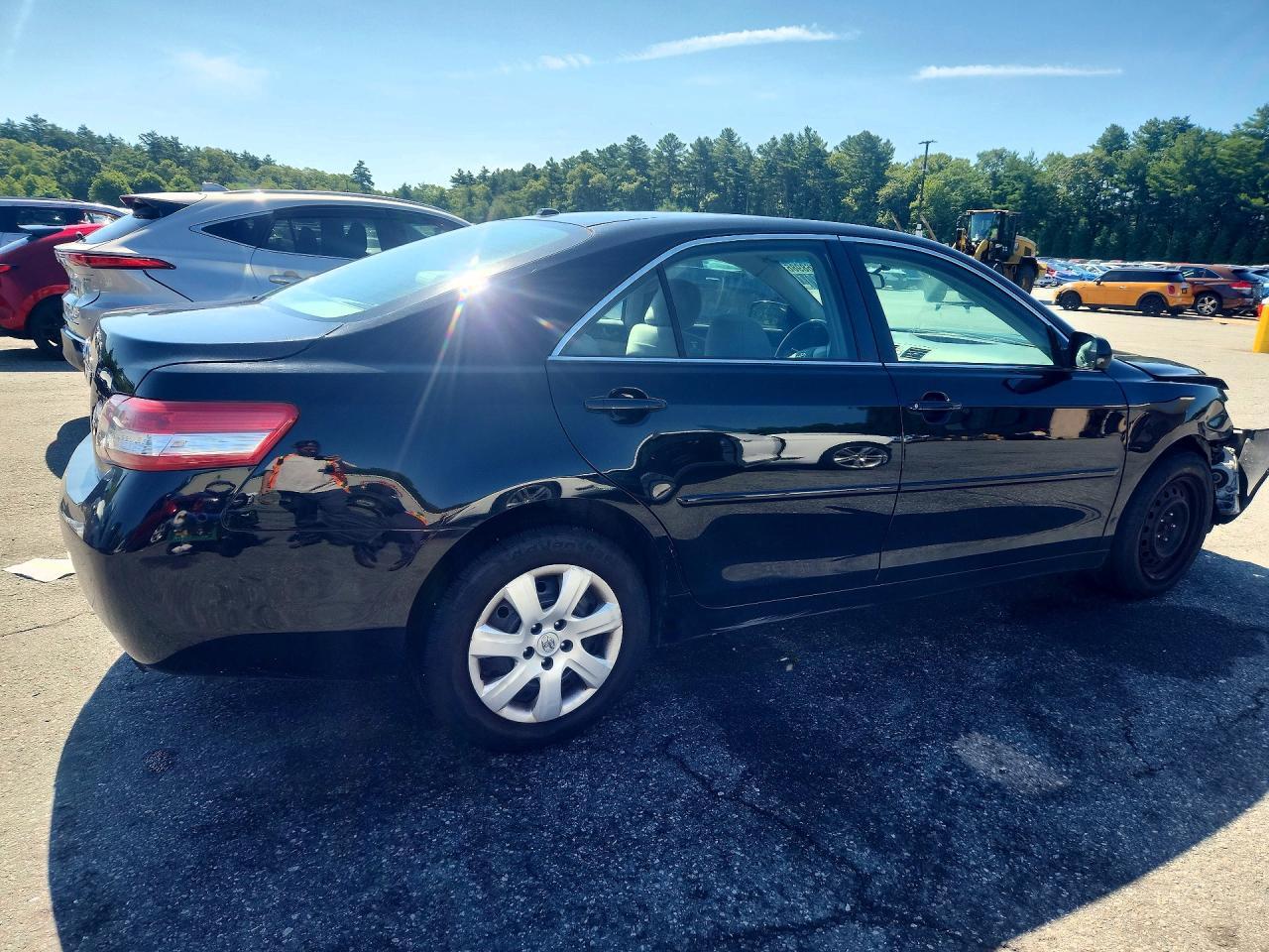 2011 TOYOTA CAMRY — фото 3