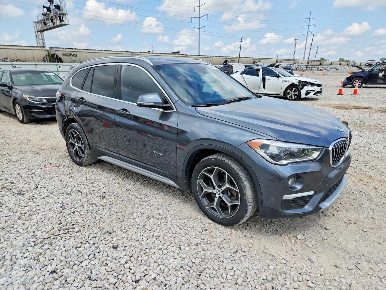 2018 BMW X1 — фото 4