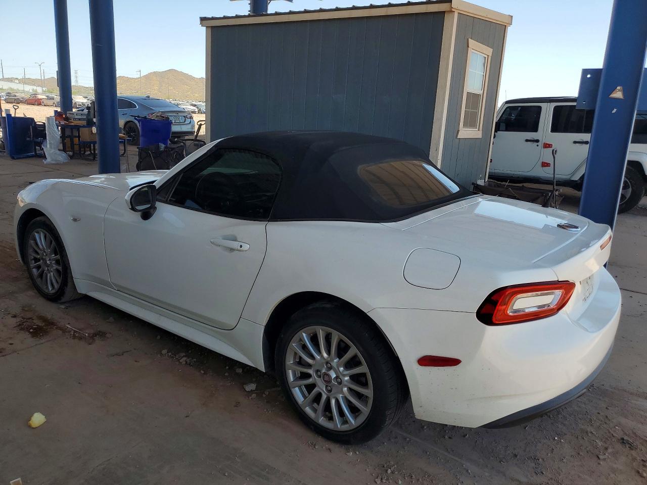 2017 FIAT 124 SPIDER — фото 2