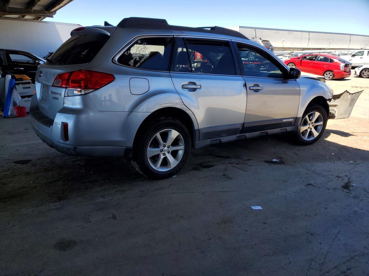2013 SUBARU OUTBACK — фото 3
