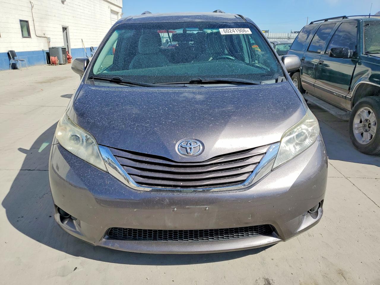 2015 TOYOTA SIENNA — фото 5
