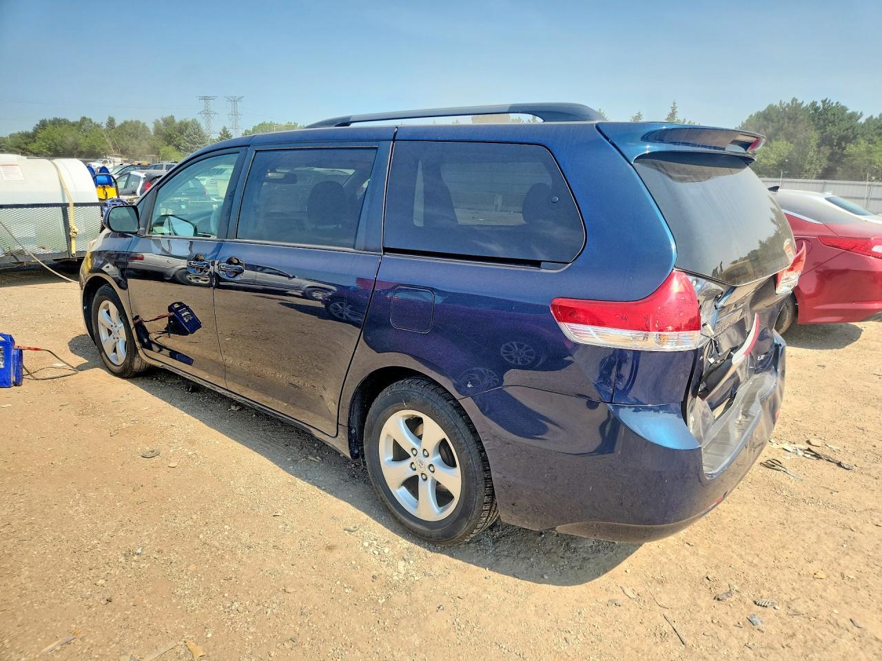 2012 TOYOTA SIENNA — фото 2