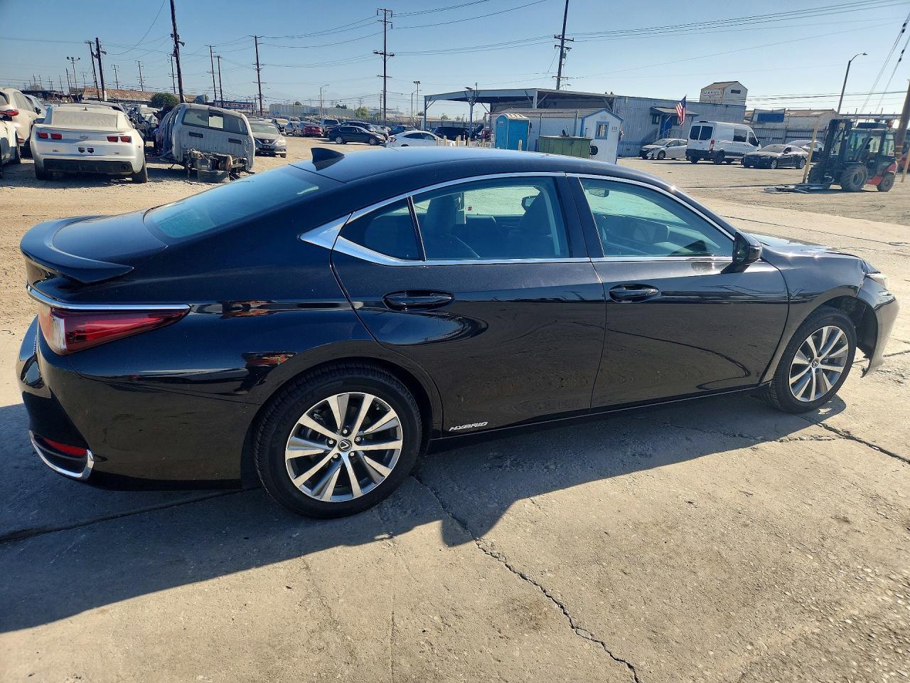 2019 LEXUS ES 300H — фото 3