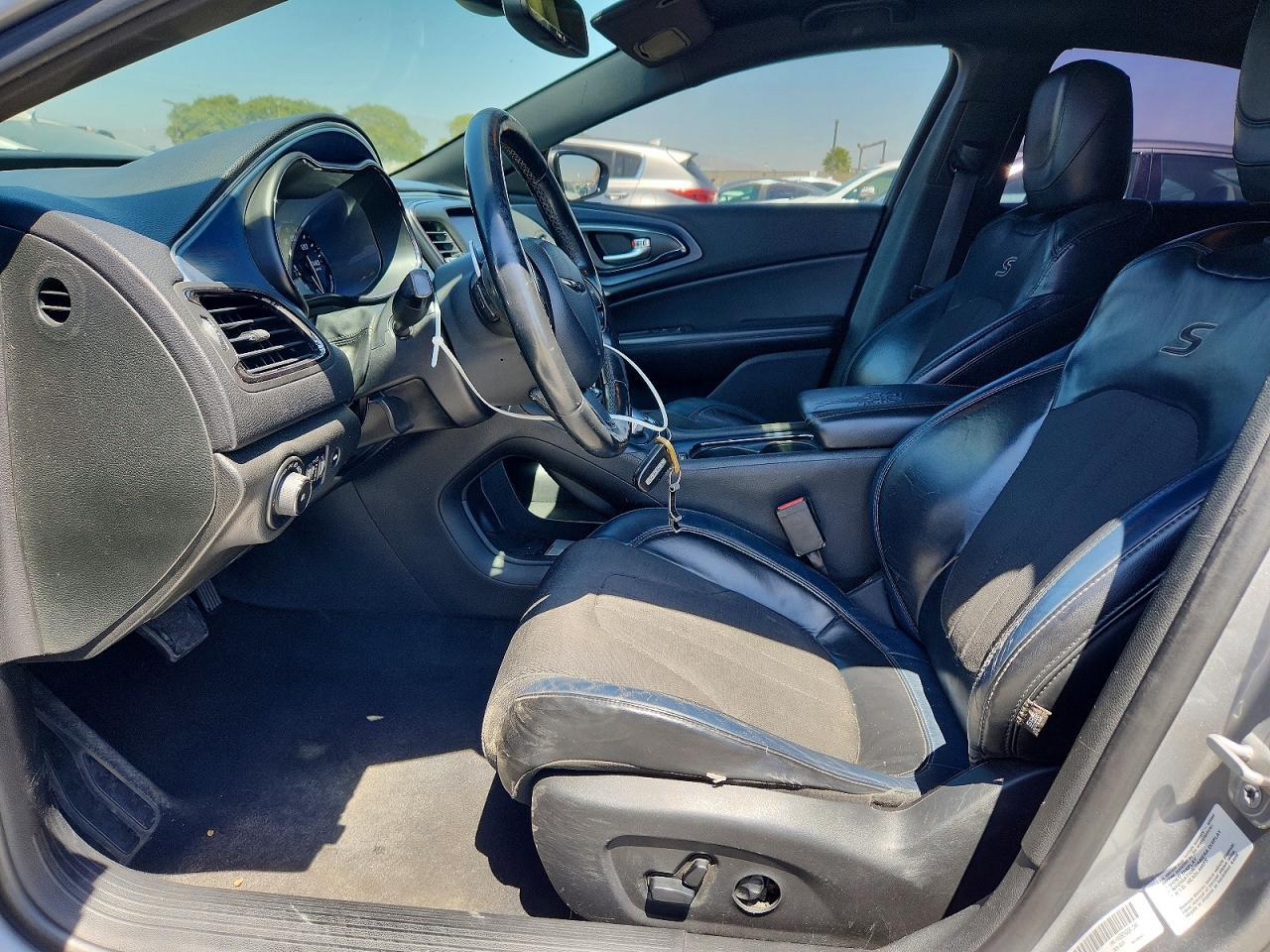 2015 CHRYSLER 200 — фото 7