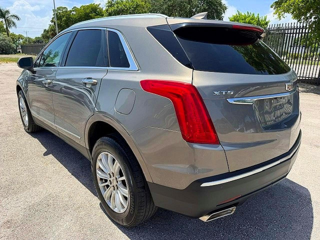 2017 CADILLAC XT5 — фото 2
