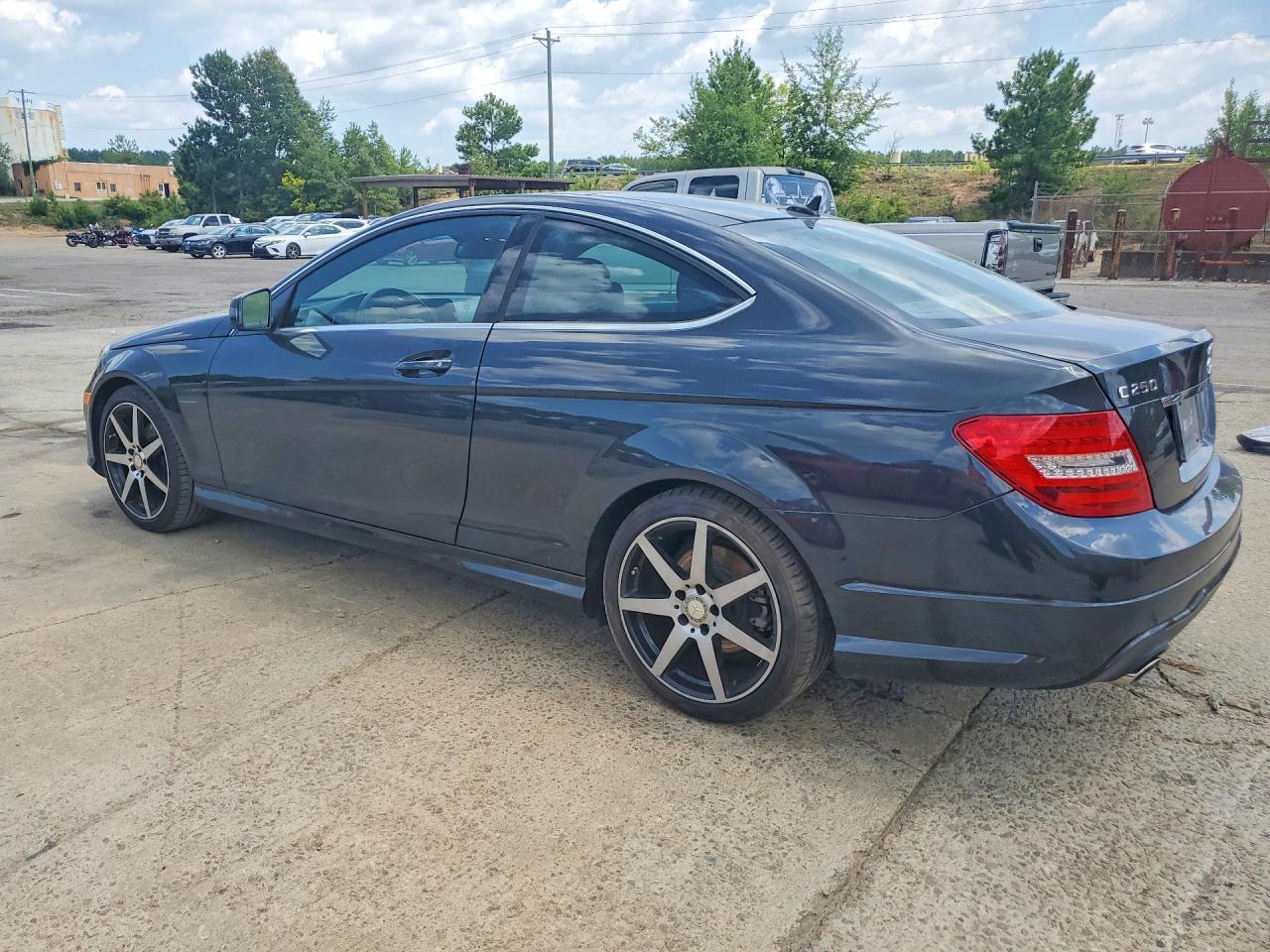 2015 MERCEDES-BENZ C-CLASS — фото 2