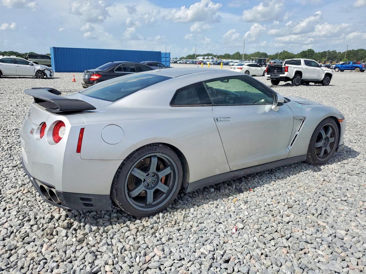 2016 NISSAN GT-R — фото 3