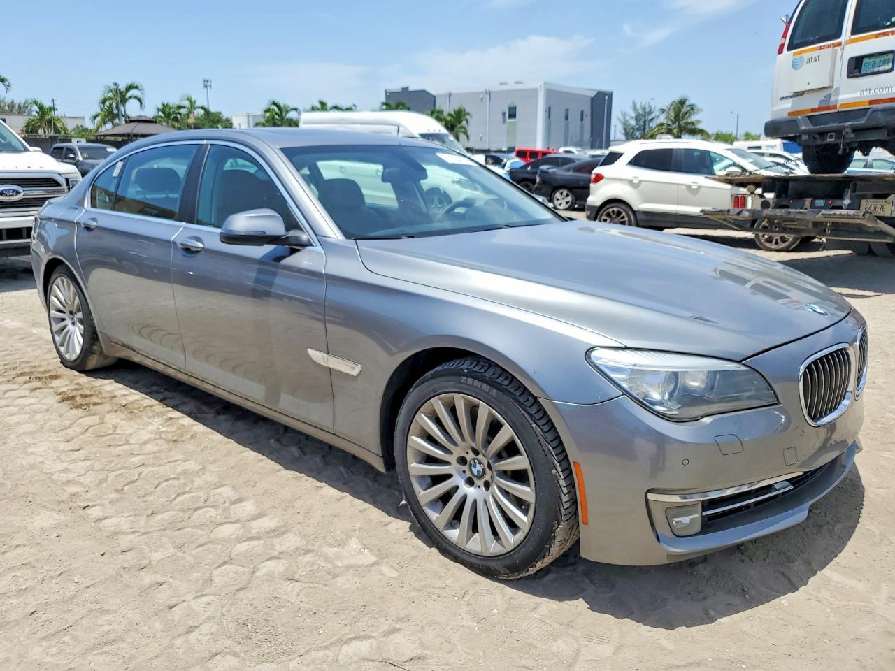 2013 BMW 7 SERIES — фото 4