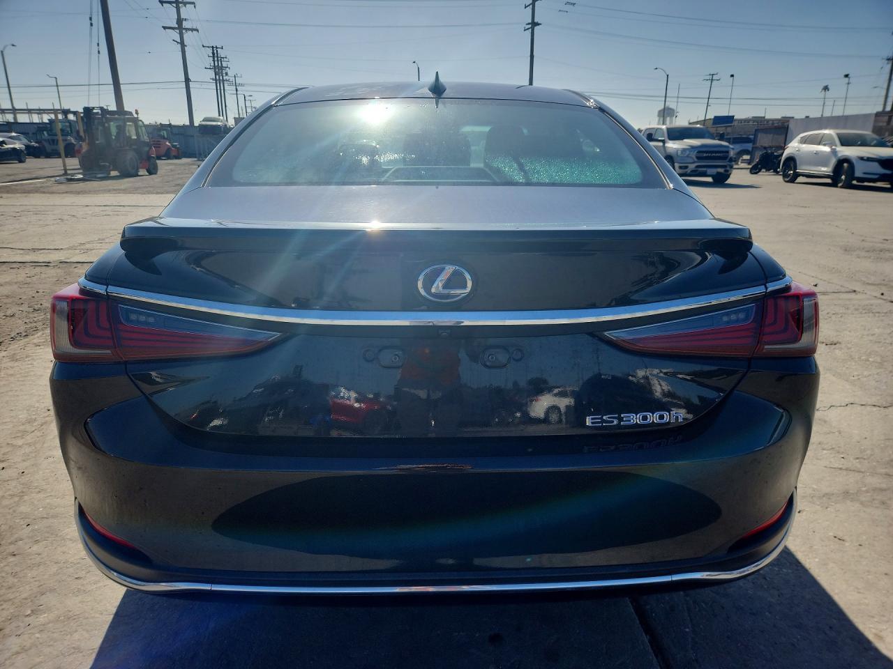 2019 LEXUS ES 300H — фото 6