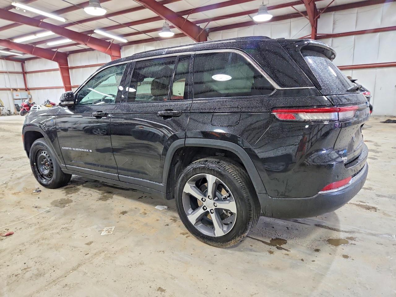 2023 JEEP GRAND CHEROKEE — фото 2