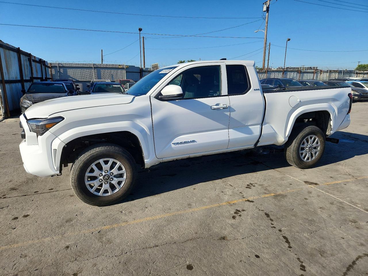 2025 TOYOTA TACOMA — фото 1