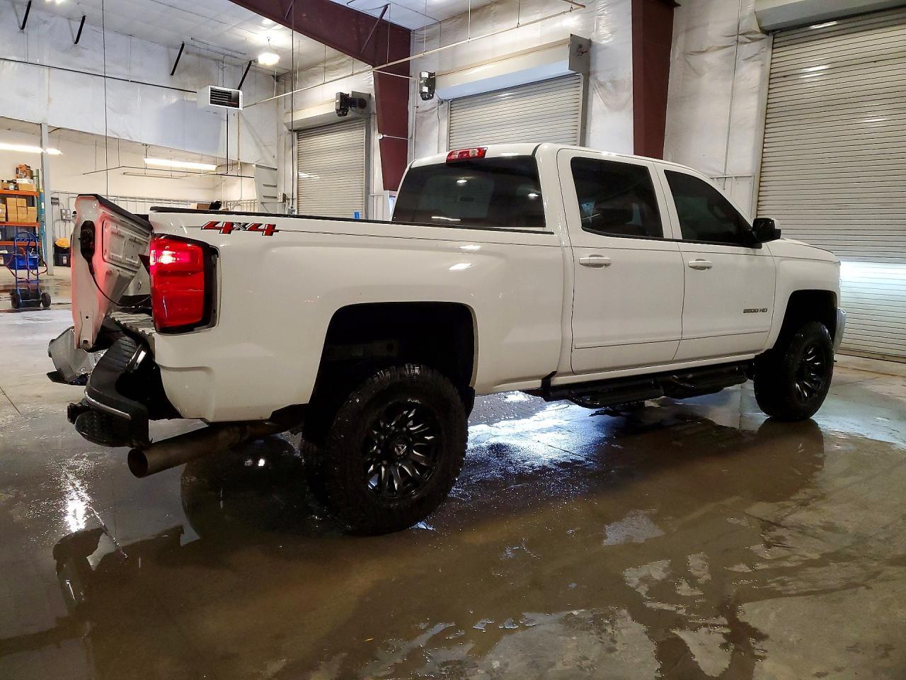 2018 CHEVROLET SILVERADO 2500 — фото 3