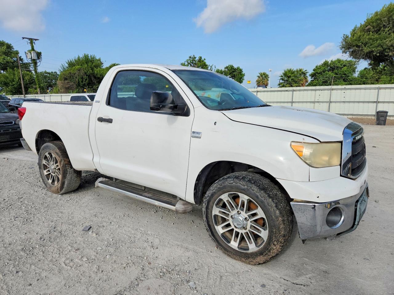 2010 TOYOTA TUNDRA — фото 4
