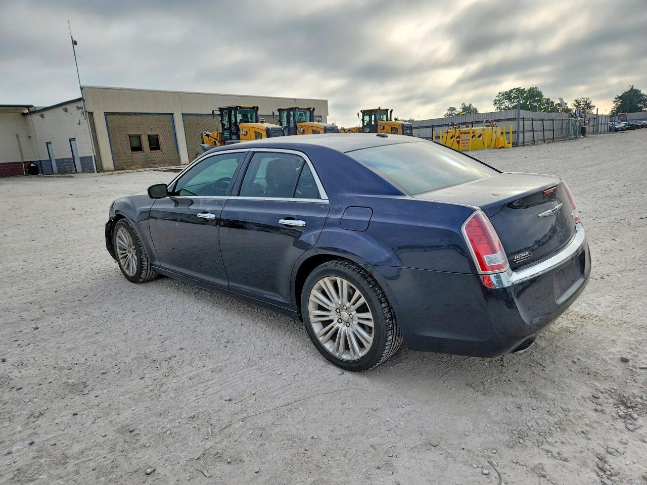 2011 CHRYSLER 300 — фото 2