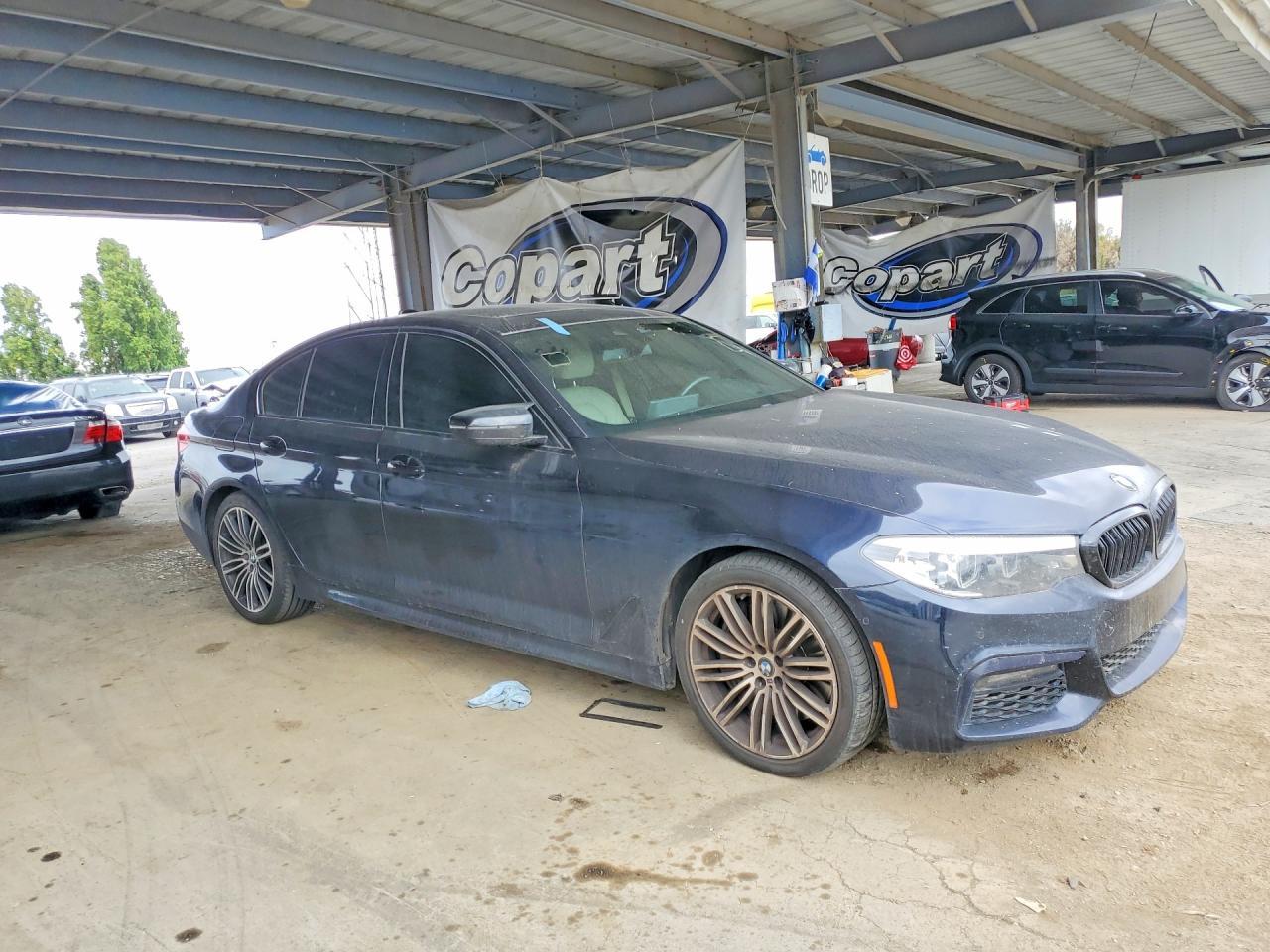 2019 BMW 5 SERIES — фото 4