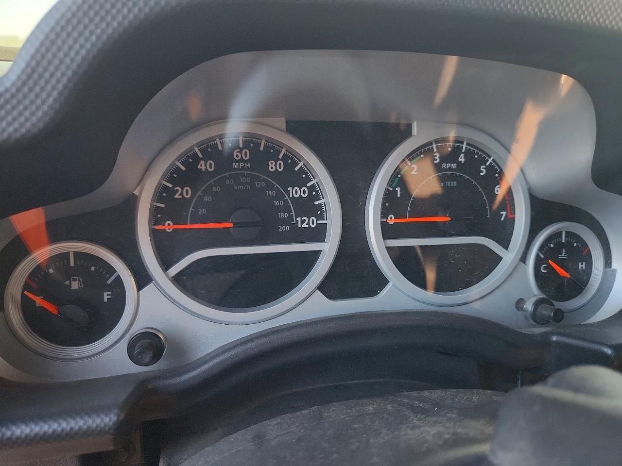 2010 JEEP WRANGLER — фото 9