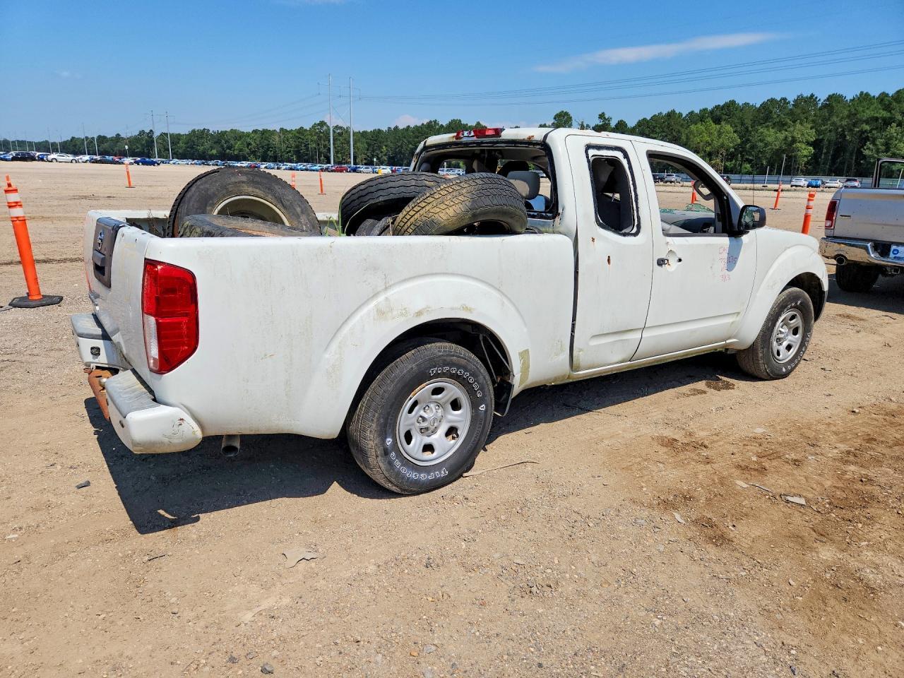 2017 NISSAN FRONTIER — фото 3