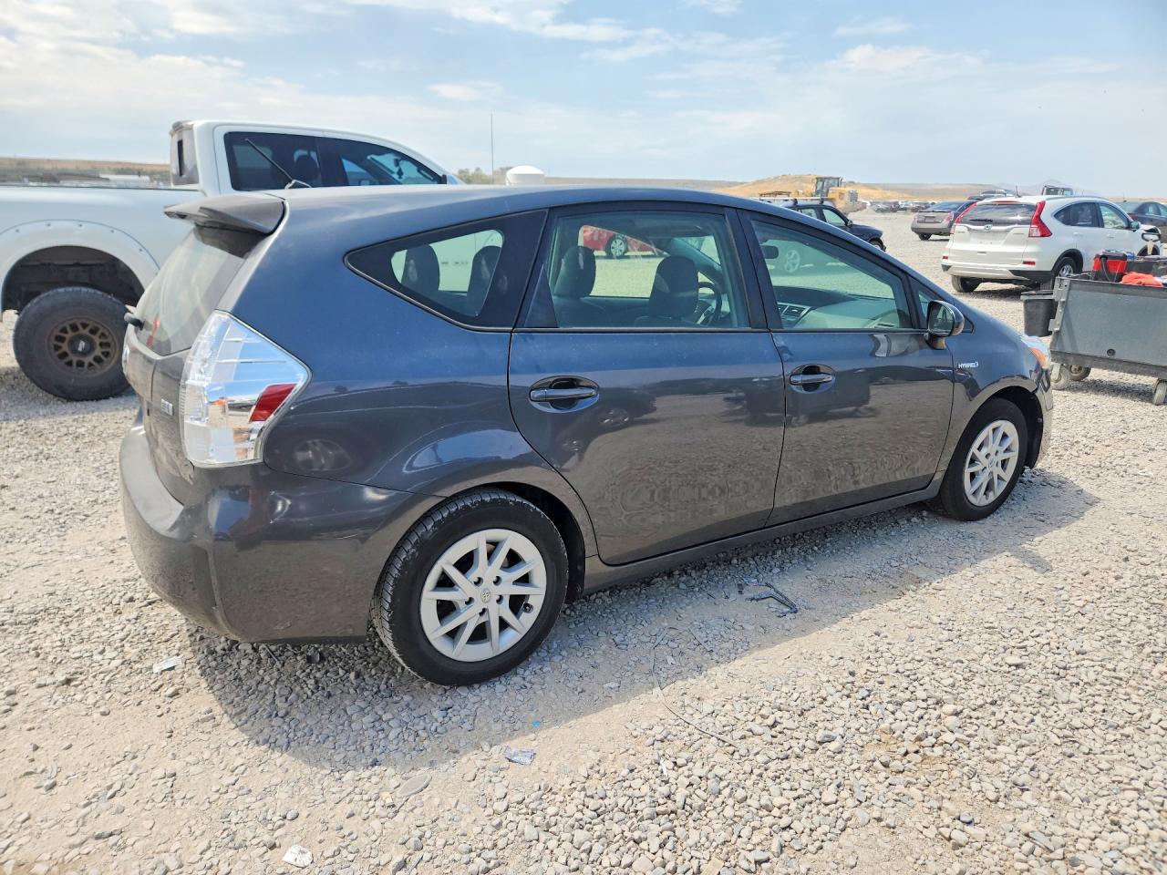 2013 TOYOTA PRIUS V — фото 3