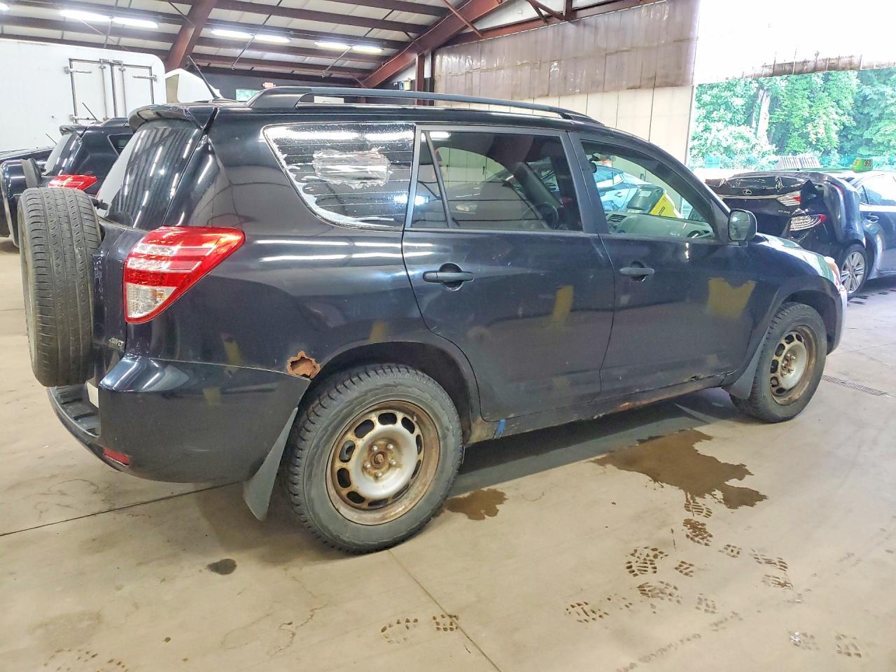 2010 TOYOTA RAV4 — фото 3