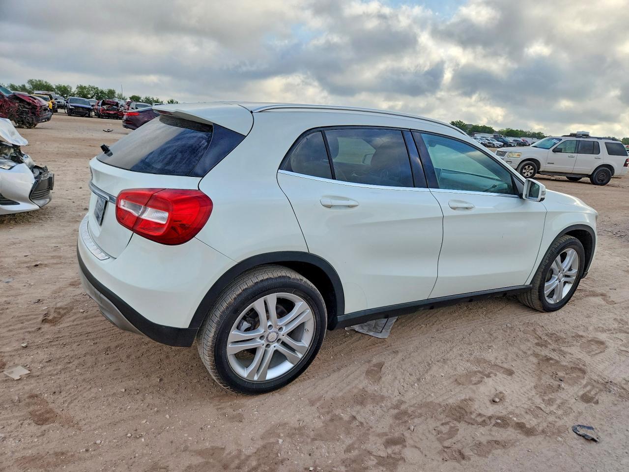 2017 MERCEDES-BENZ GLA-CLASS — фото 3
